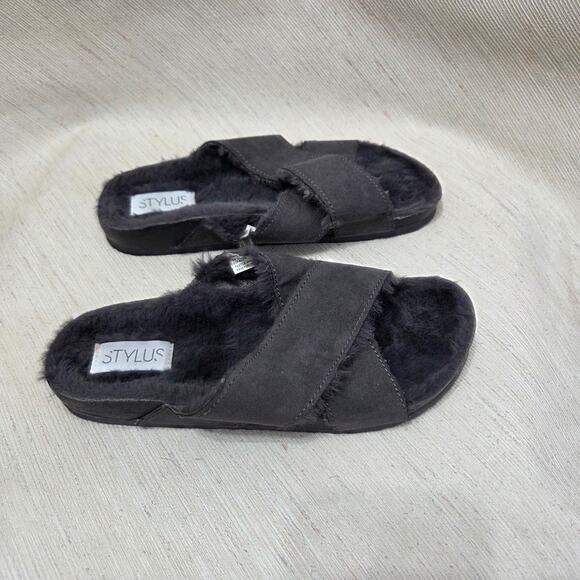 Stylus Woman's Grey Sandals with Fuzzy Foot Pads size 8 - Picture 3 of 7